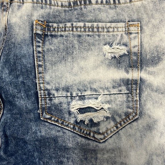 Men’s Destroyed denim shorts - Picture 7 of 10